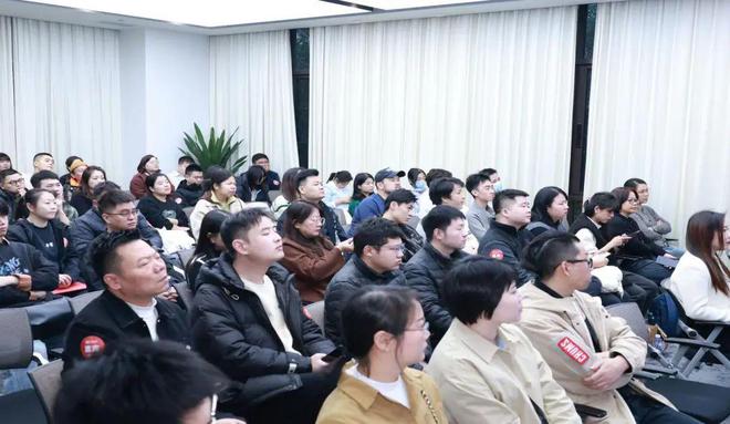 2024年业绩亮眼 2025年继续变革球友会梦饷科技运动鞋靴箱包商家大会：