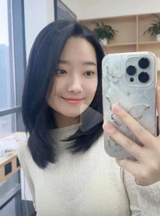 肤白貌美家中独女遗体惨不忍睹女子被蛇咬身亡照片曝光27岁(图6)