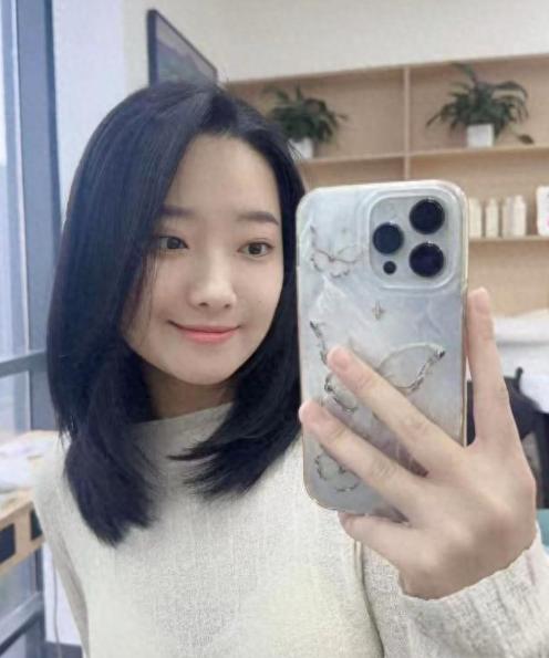 肤白貌美家中独女遗体惨不忍睹女子被蛇咬身亡照片曝光27岁(图3)