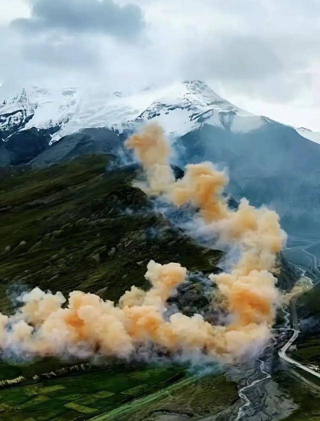 网清空丨Trend of the week“国民女神”全智贤新剧陷辱华争议品牌物料全(图3) 网清空丨Trend of the week“国民女神”全智贤新剧陷辱华争议品牌物料全(图3)