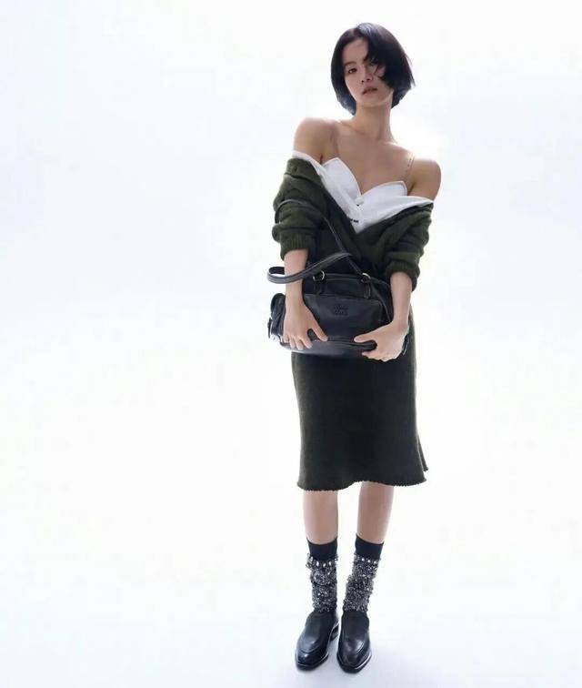 网清空丨Trend of the week“国民女神”全智贤新剧陷辱华争议品牌物料全(图4) 网清空丨Trend of the week“国民女神”全智贤新剧陷辱华争议品牌物料全(图4)