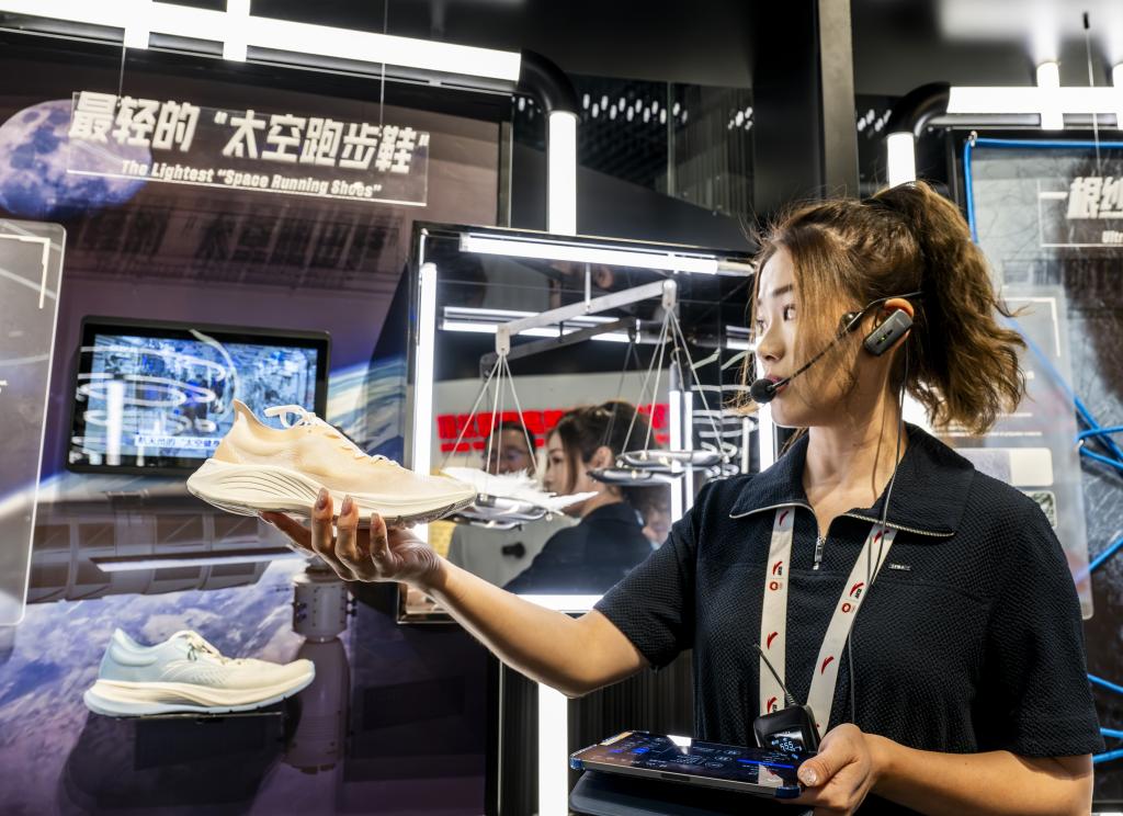 踩”出500亿元大产业超10亿双!一双鞋“(图3) 踩”出500亿元大产业超10亿双!一双鞋“(图3)